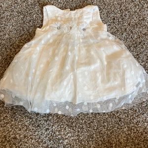 Baby girls Anne Geddes white dress with flower detail size 6 months